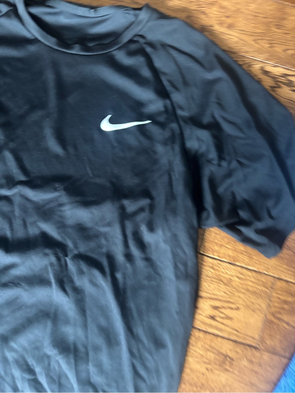 Nike Black Short-Sleeve Performance Tee with White Swoosh - Picture 4 of 5